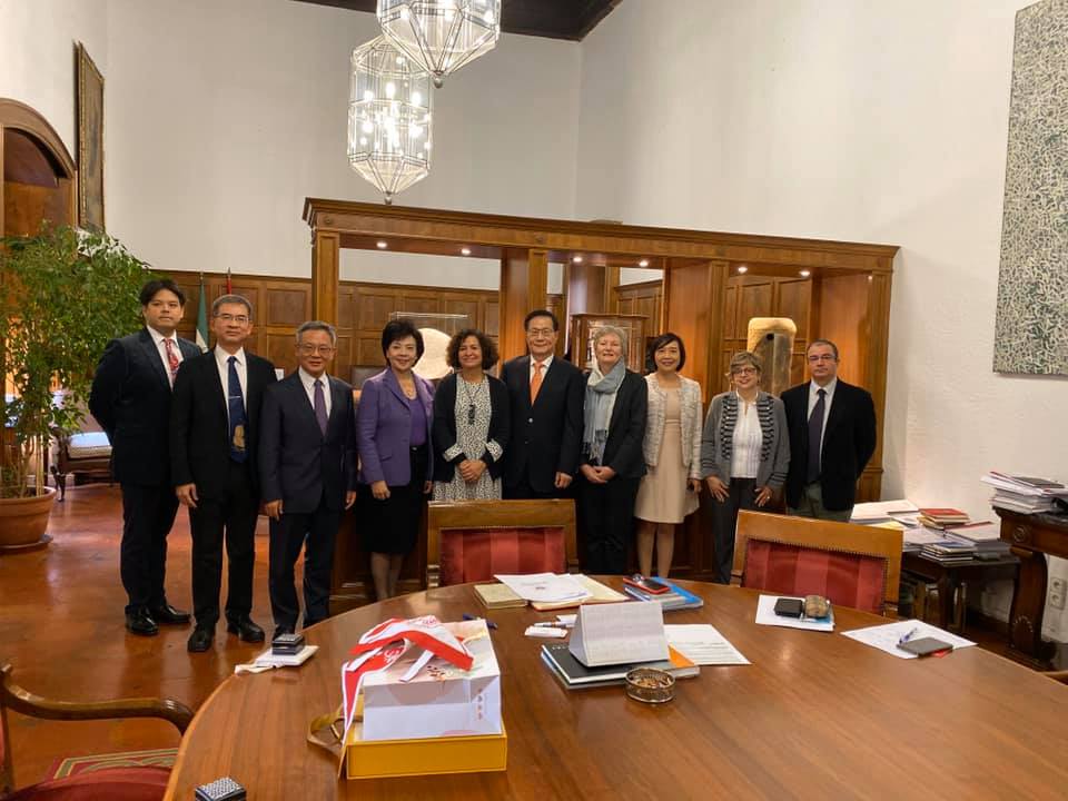 訪問姊妹校格拉納達大學，由校長Rector Aranda，國際副校長Vice Rector Kelly 及國際處同仁接待，強化兩校學術合作及交換生計畫並探視交換生。