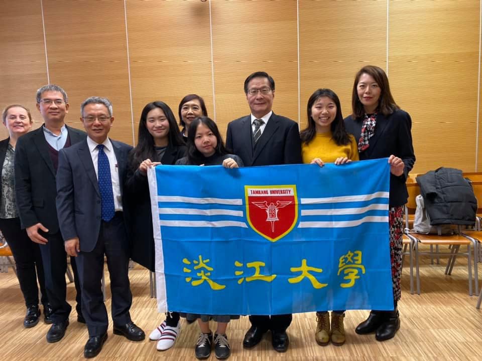 與波蘭姊妹校華沙大學校長Rector Palys續約，洽談強化學術合作及交換生計畫，並與本校交換生座談。華沙大學是波蘭最大、最有名的研究型大學，學生5萬多名，2020 QS World Rankings世界大學排名：349。